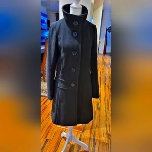 H&M winter coat, size 6, black, knee length.